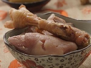 鼦